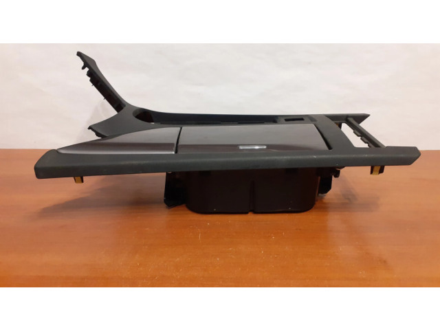 Другая центральная деталь консоли (туннеля)