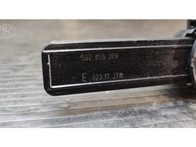 Другая деталь салона