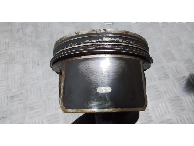 Píst Volvo S80 B5254T10