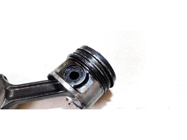 Píst Alfa Romeo 156 pro naftový motor 1.9