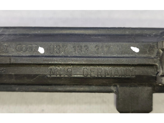 Vstřikovací lišta 037133317N   Volkswagen New Beetle     