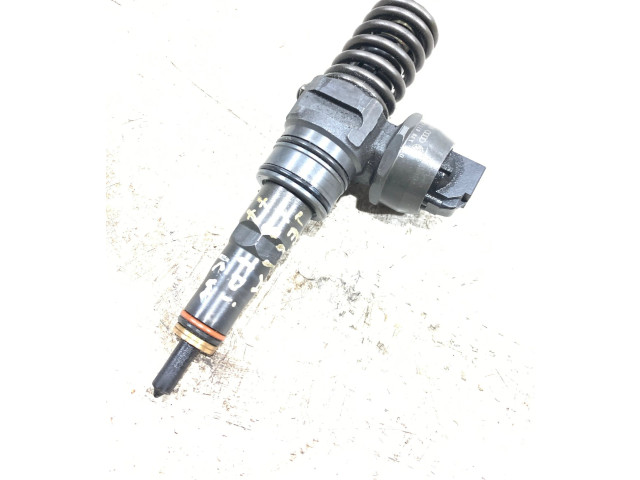 Форсунка 038130073AG    Volkswagen Jetta V   