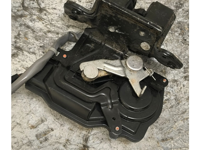 Zámek zadních dveří    Toyota Corolla Verso E121 2005