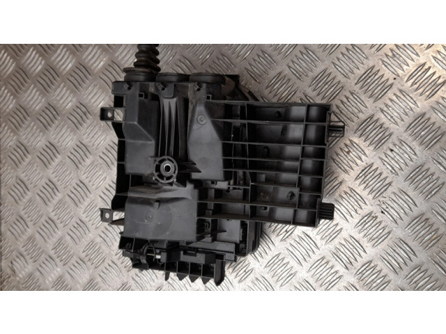 Блок предохранителей 39040853 Vauxhall Astra K
