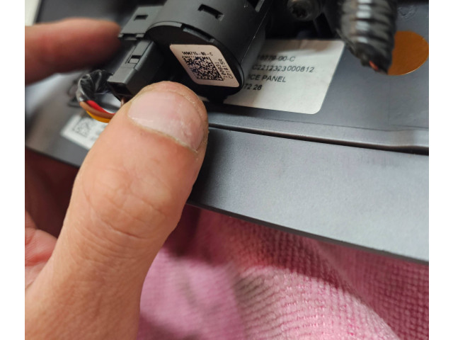 Дисплей 151677900C Tesla Model Y