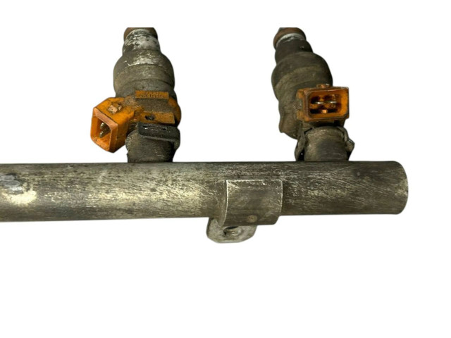 Топливная рампа Jeep Cherokee XJ для двигателя AMC 242 High Output