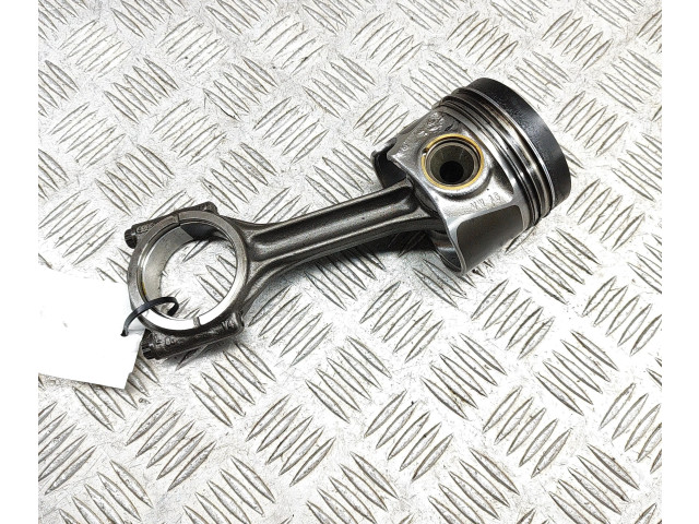  Поршень  04L107065A, 04L105401A  Skoda Octavia Mk3 (5E)  