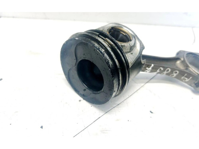  Поршень с шатуном    Skoda Fabia Mk1 (6Y)  