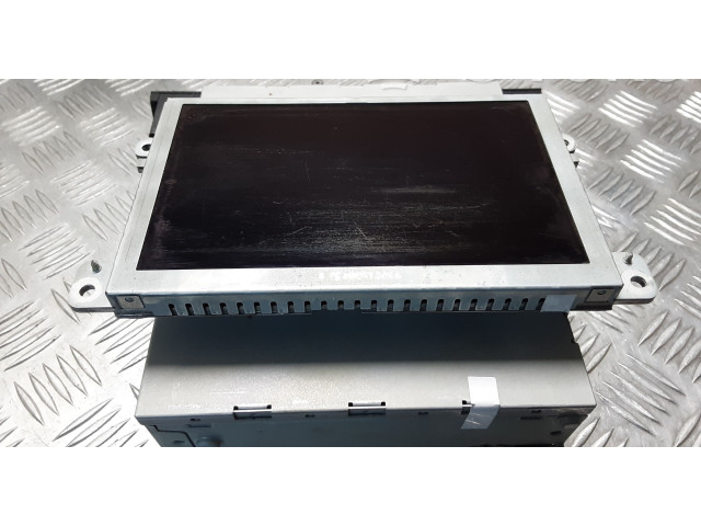 Радио/ проигрыватель CD/DVD / навигация