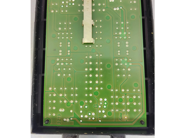 Блок предохранителей 32142591, 31682732 Volvo XC90