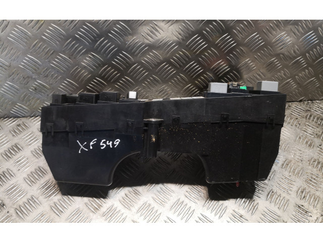 Блок предохранителей 8X2T14290TD Jaguar XF X250