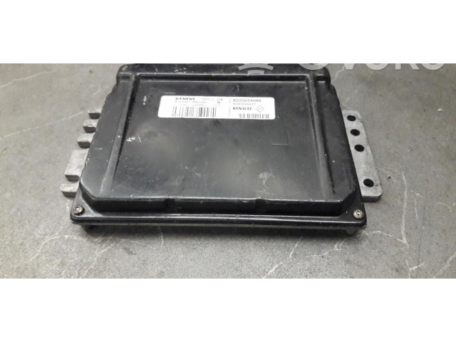 Блок управления двигателем Блок управления S110138000B Renault Clio I