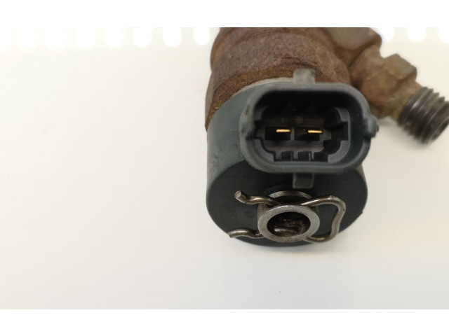 Vstřikovač 2367033040, 0445110227 Toyota Auris 150 pro naftový motor 1.4