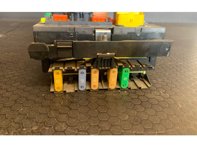 Pojistková skříňka 9807028580 Peugeot 5008 2010