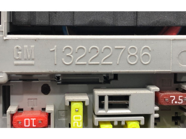 Pojistková skříňka 13222786 Opel Zafira C 2013