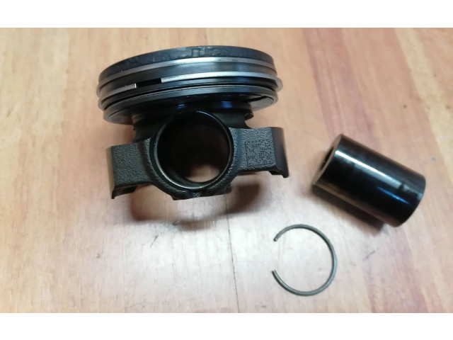 Поршень R9N401 120A16279R Renault Scenic IV - Grand scenic IV