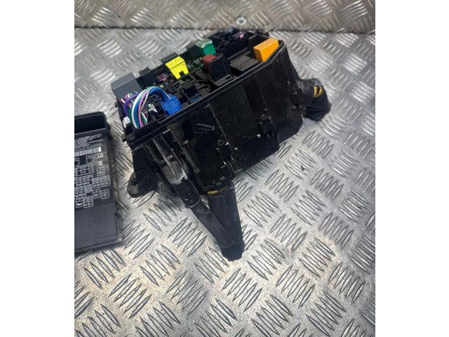 Блок предохранителей Mitsubishi Outlander