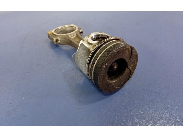 Píst    Opel Vivaro    F9Q762 