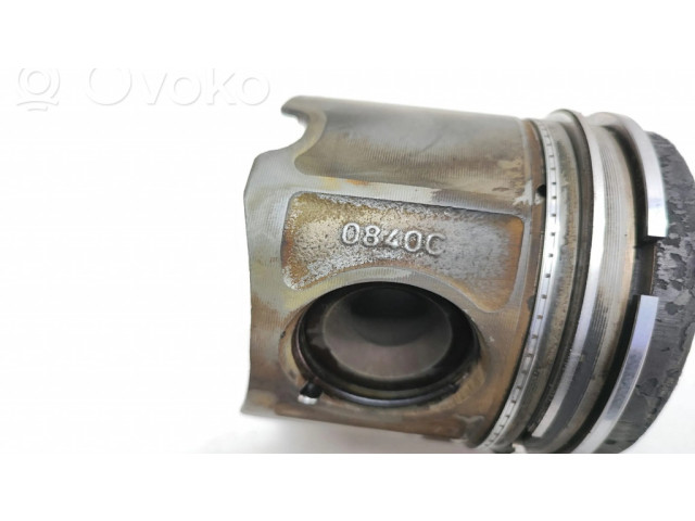 Píst 0840C BMW 5 E60 E61 pro naftový motor 2.0 M47D20