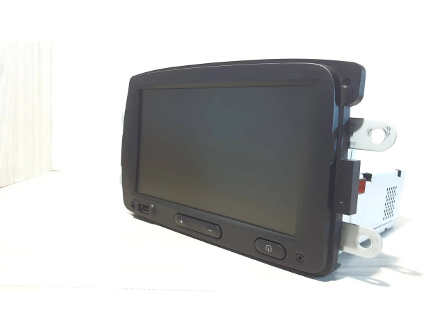 Радио/ проигрыватель CD/DVD / навигация