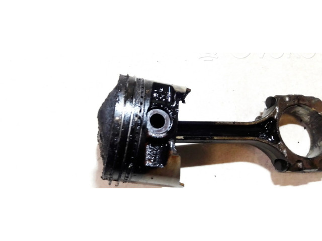 Píst Mitsubishi Carisma pro benzínový motor 1.8