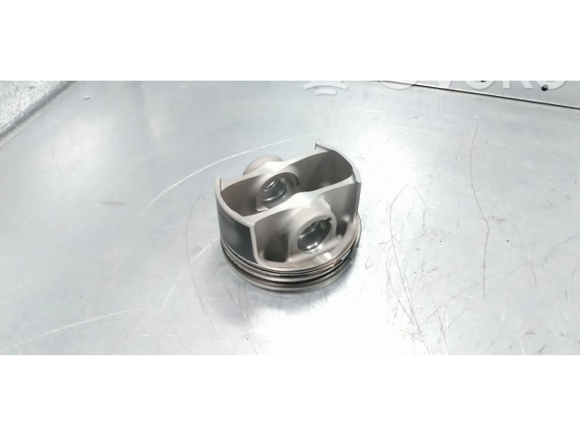 Píst A1330300017 Mercedes-Benz GLA W156 133980