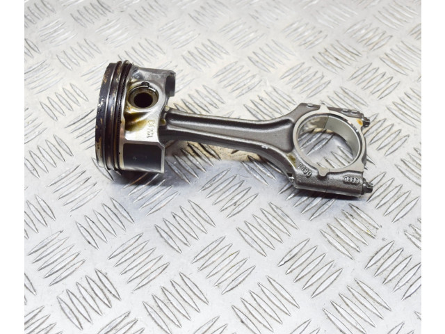 Píst 06K107065AG   Volkswagen Golf VII  pro benzínový motor 2.0 DJHA 