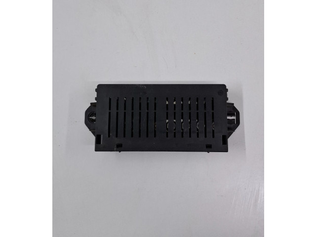 Блок предохранителей 9162323   Volvo S60    