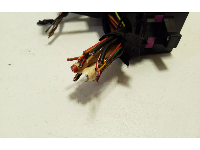 Блок предохранителей 6R0937615A Volkswagen Golf Plus