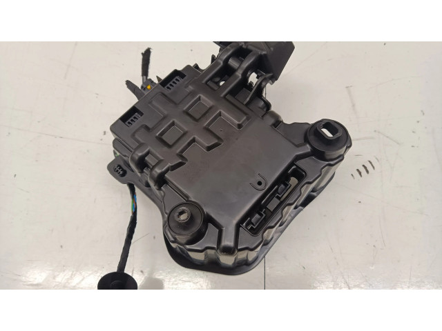 Блок предохранителей    Peugeot 2008 II    