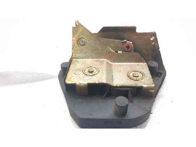 Замок задней крышки (наружный)