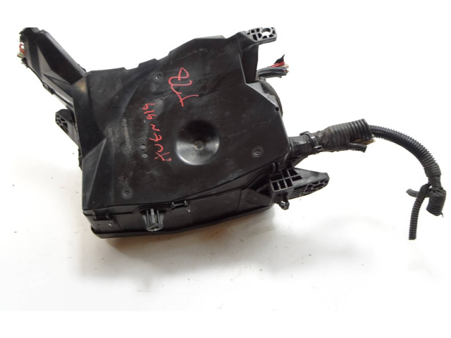 Pojistková skříňka 8211105X21, 864AE Toyota Avensis T270 2014