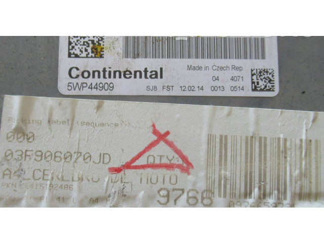 Блок управления двигателя 03F906070JD   Volkswagen New Beetle