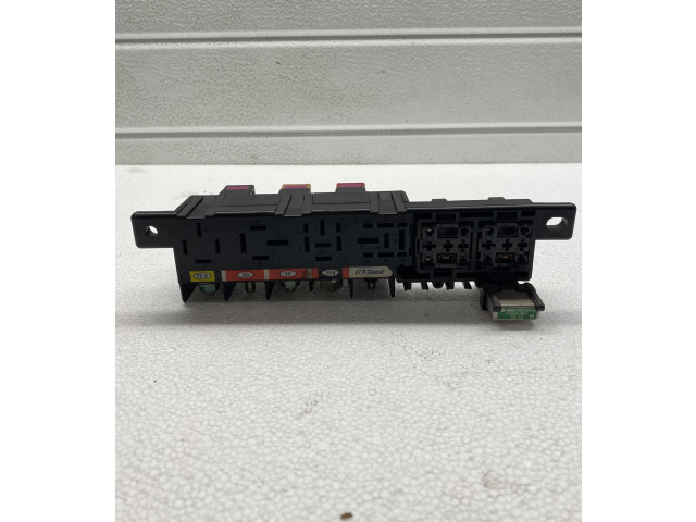 Блок предохранителей 8L0941822, 8L0941822 Volkswagen Golf IV