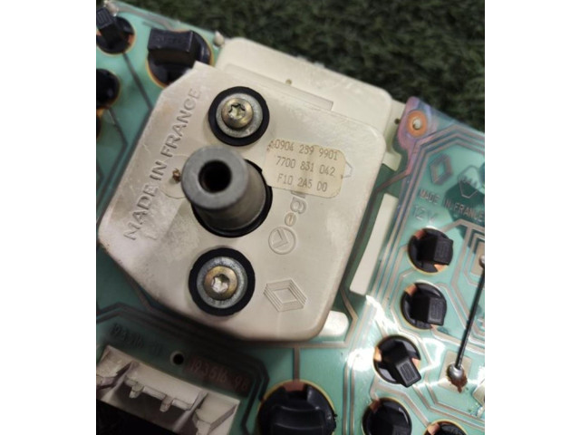 Панель приборов 7700831042   Renault Clio I       