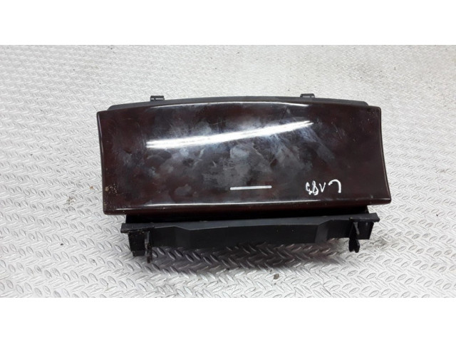 Передняя пепельница