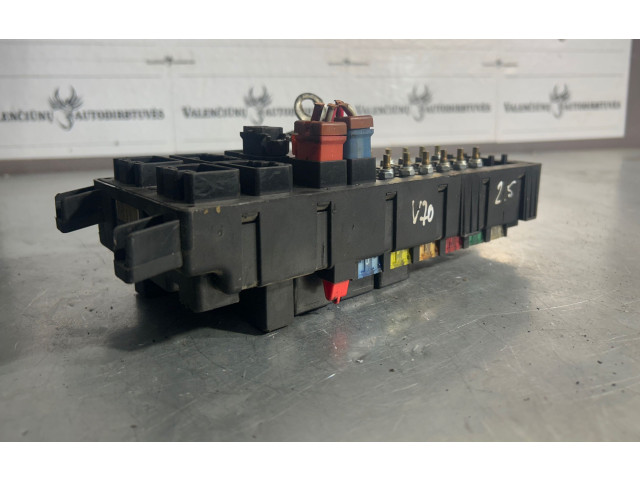 Блок предохранителей    8645364, 000401660404   Volvo V70