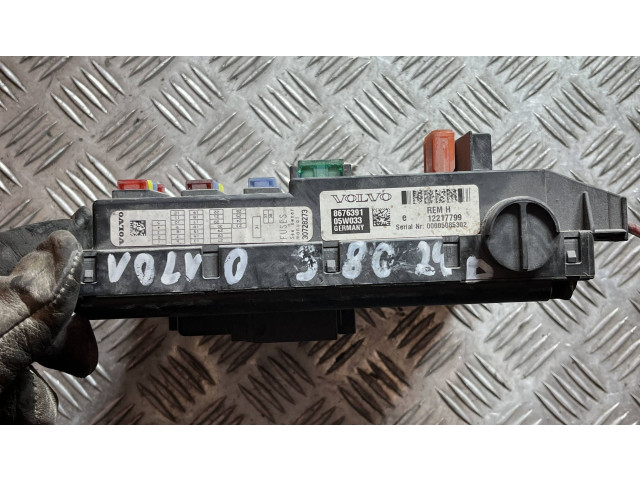 Блок предохранителей 12217799 Volvo S60