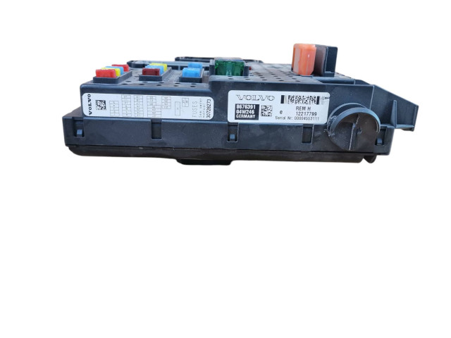 Блок предохранителей 8676391, 12217799 Volvo XC90