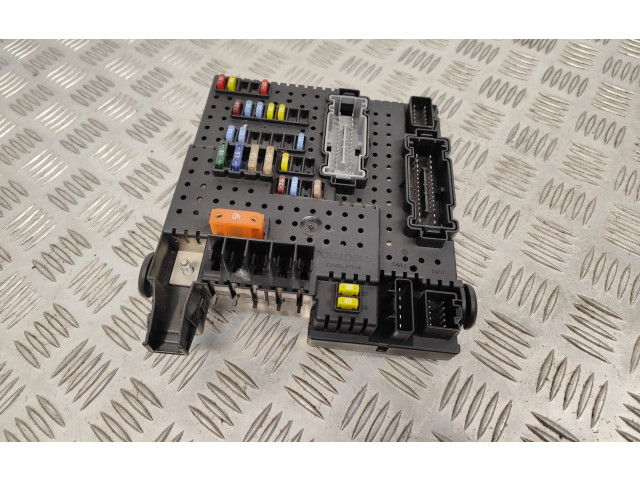 Блок предохранителей 30728512   Volvo V70    