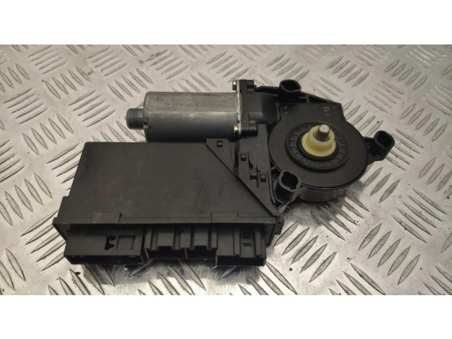 Передний двигатель механизма для подъема окон