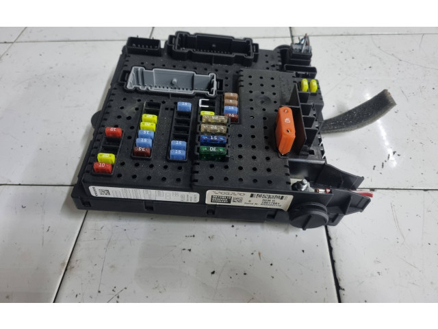 Pojistková skříňka 30728512, 28017881 Volvo S80 2005