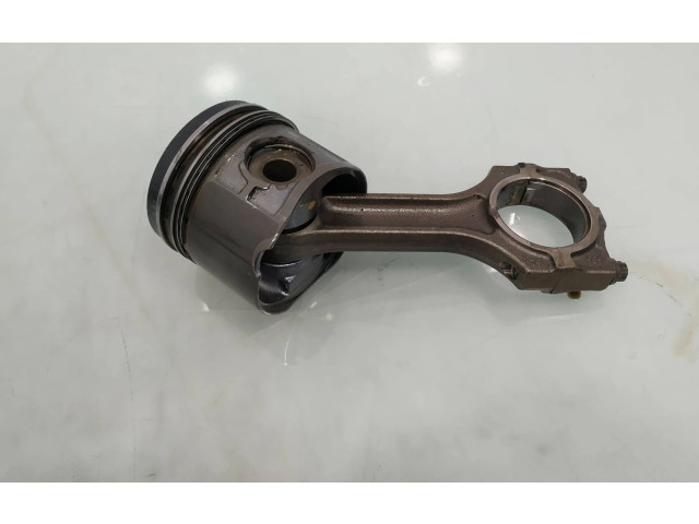  Поршень с шатуном    BMW X3 E83 для дизельного двигателя 2.0