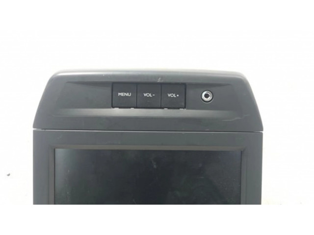 Радио/ проигрыватель CD/DVD / навигация