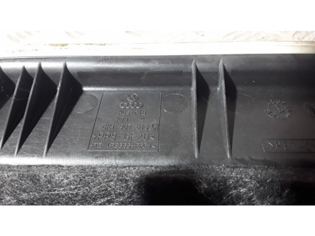 Другая деталь отсека двигателя