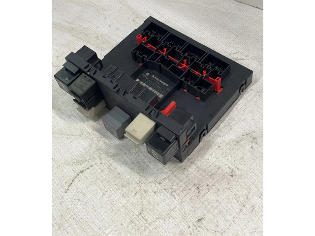 Блок предохранителей  3C0937049E, F005V00526   Volkswagen Touran I    