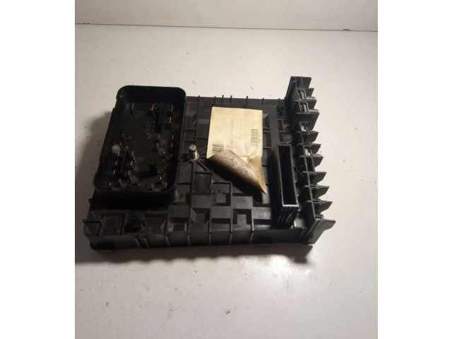 Блок предохранителей  1718128, 01718130   Volkswagen Touran I    