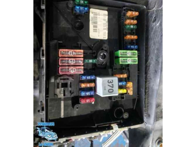 Блок предохранителей 1K1652357, 1K1652357 Volkswagen Jetta V