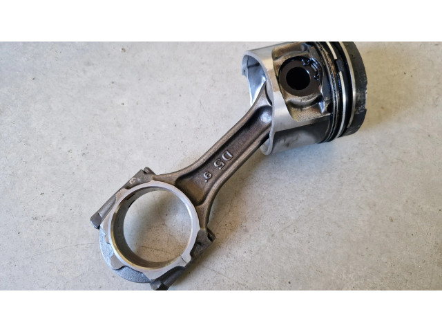 Поршень с шатуном Mitsubishi L200 для дизельного двигателя 2.5