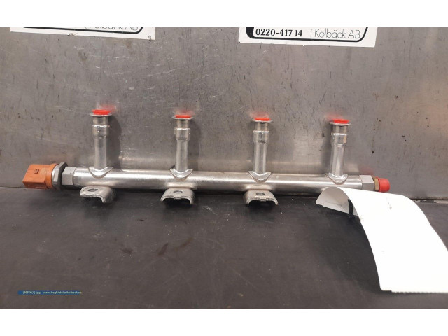 Топливная рампа 03F133320C   Skoda Fabia Mk2 (5J)  